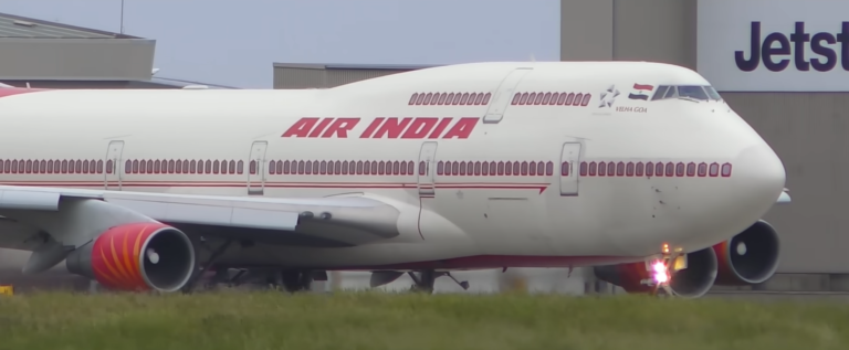 Air India Shock Incident: दिल्ली से बैंकॉक की फ्लाइट में यात्री ने सहयात्री पर पेशाब किया; Airline की तुरंत प्रतिक्रिया और कार्रवाई
